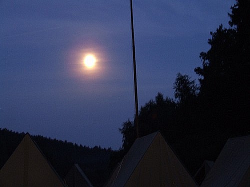 ... nebo na to, jak nad tábořištěm svítil měsíc ...