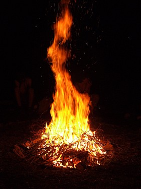 ... na naše táborové ohně ...