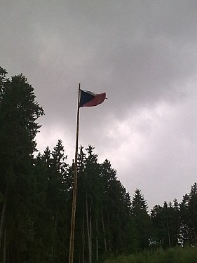 ... na to, jak nad naším novým domovem vlála státní vlajka ...